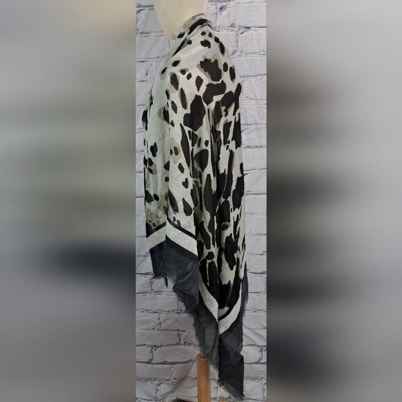 Burberry Women's Scarf Wrap Grayscale Leopard Cheetah Modal Silk 52" x 52" - Picture 3 of 16